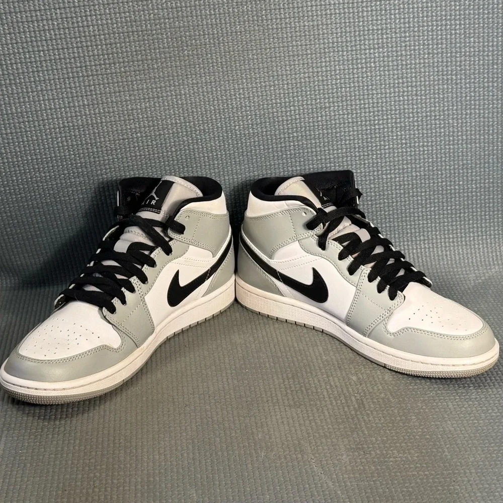 Nike Air Jordan 1 Mid ‘Light Smoke Grey’ Sneakers 554724-092 Men’s Size 7.5 - Picture 4 of 9
